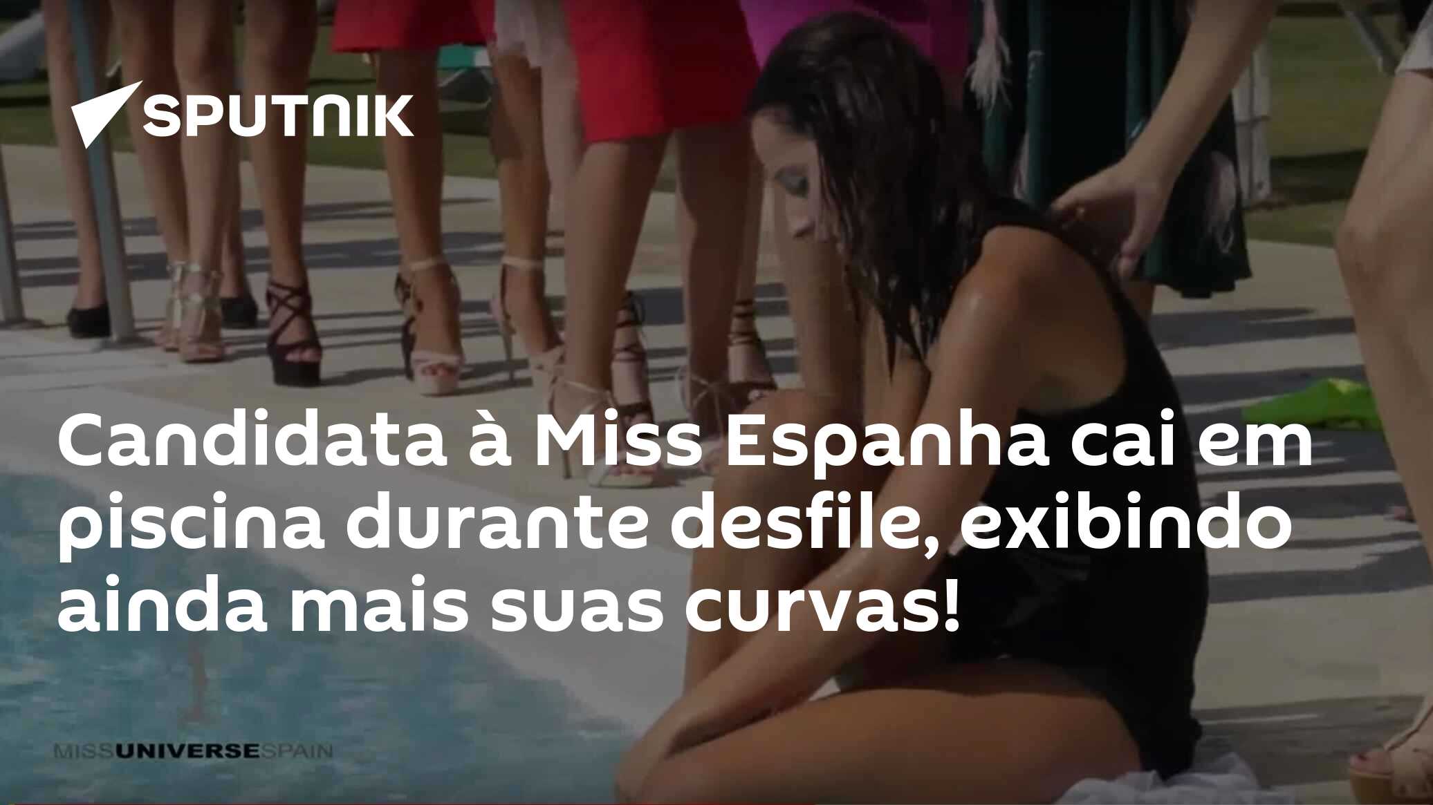 Candidata à Miss Espanha cai em piscina durante desfile, exibindo