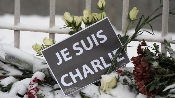 Solidariedade às vítimas do massacre do Charlie Hebdo - Sputnik Brasil