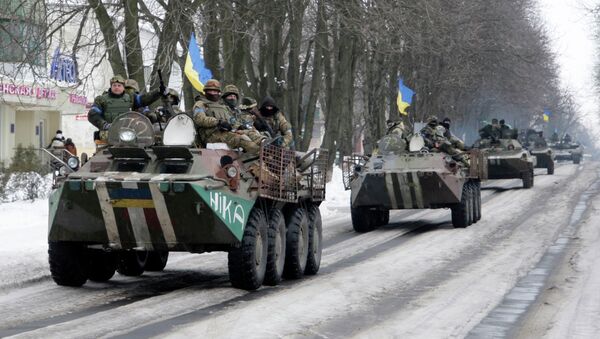 Unidade de veículos armados das forças armadas da Ucrânia na cidade de Volnovakha, Leste da Ucrânia, 18 de janeiro de 2015. - Sputnik Brasil
