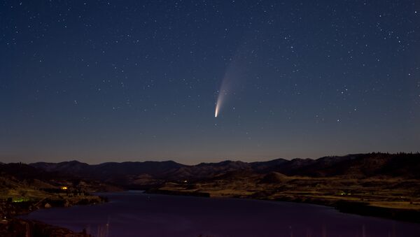 Cometa NEOWISE no céu do estado norte-americano de Washington - Sputnik Brasil