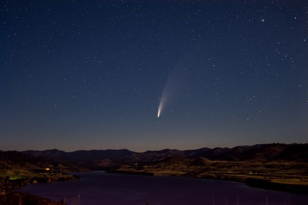 Cometa NEOWISE no céu do estado norte-americano de Washington - Sputnik Brasil