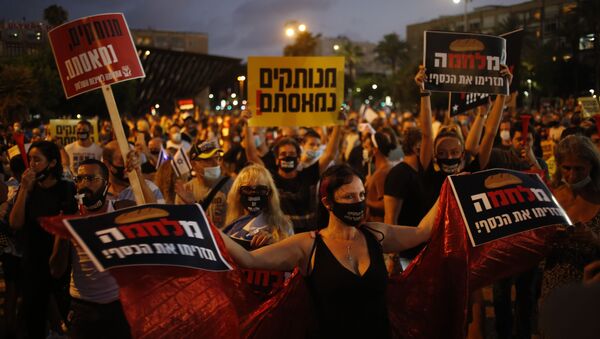 Manifestantes protestam contra a resposta do governo de Israel à crise econômica gerada pela COVID-19, Tel Aviv, 11 de julho de 2020 - Sputnik Brasil