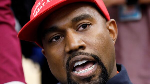 Rapper Kanye West fala durante uma reunião com o presidente norte-americano Donald Trump - Sputnik Brasil