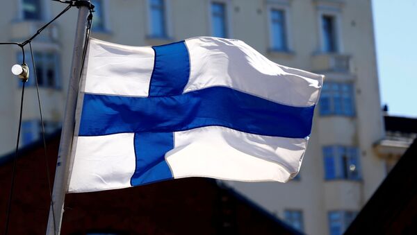 Bandeira da Finlândia é hasteada em Helsinque, capital do país nórdico - Sputnik Brasil