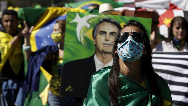 Bolsonaristas mostram apoio ao presidente do Brasil, Jair Bolsonaro, durante manifestação em Brasília, Brasil, 19 de julho de 2020 - Sputnik Brasil