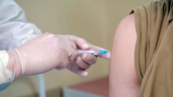 Injeção de vacina a voluntário durante testes clínicos de vacina contra o coronavírus (foto de arquivo) - Sputnik Brasil