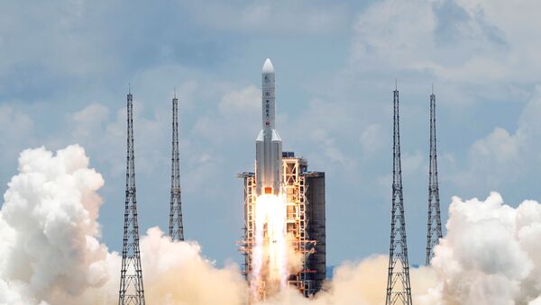 Foguete Longa Marcha 5 transportando a sonda espacial não tripulada Tianwen-1 em missão a Marte - Sputnik Brasil