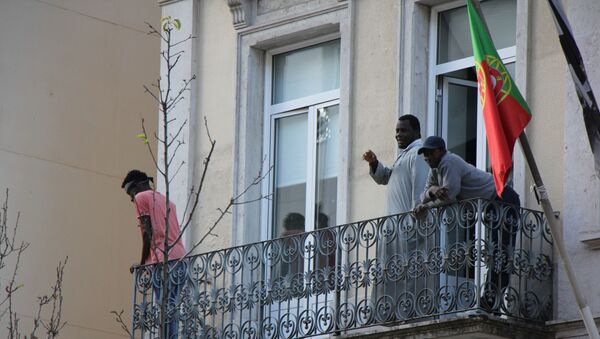 Surto de COVID-19 atingiu 139 dos 169 refugiados que viviam em um hostel em Lisboa no mês de abril de 2020 - Sputnik Brasil
