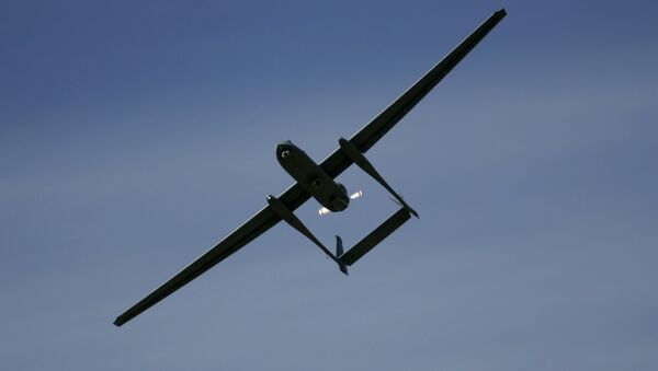 Em Palmahim, Israel, um drone Heron TP, também conhecido como Eitan, pertencente ao Exército de Israel, sobrevoa a base aérea de Palmahim, em 7 de março de 2007. - Sputnik Brasil