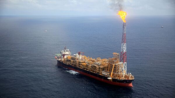 Plataforma de petróleo no mar - Sputnik Brasil