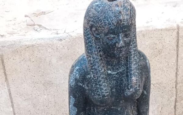 Estátua é descoberta durante escavações arqueológicas perto de Mit Rahina, no Egito - Sputnik Brasil