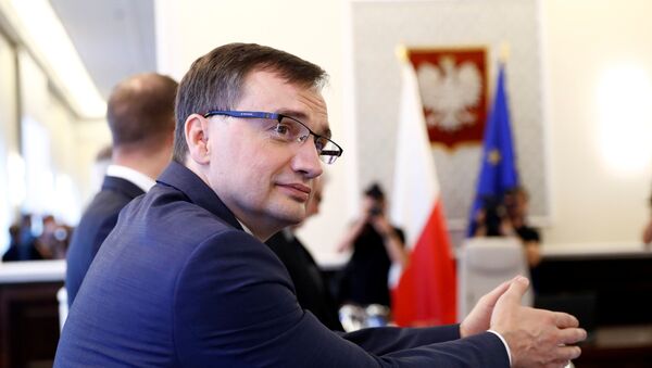 Ministro da Justiça da Polônia, Zbigniew Ziobro, comparece a uma reunião em Varsóvia - Sputnik Brasil