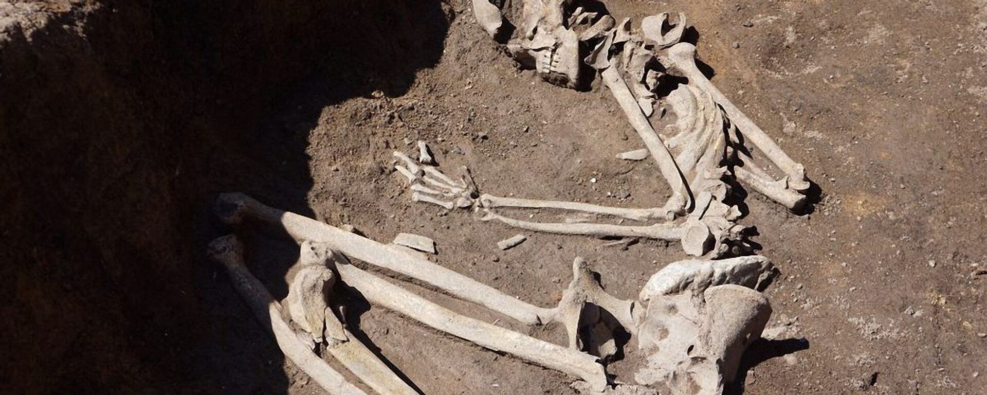 Arqueólogos da Academia de Ciências da Bulgária descobrem durante escavação túmulos de 8.000 anos em Slatina - Sputnik Brasil, 1920, 15.03.2023
