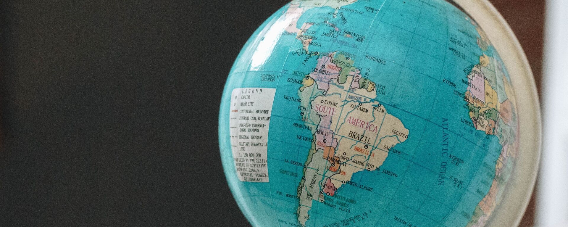 Globo terrestre com América Latina em destaque (foto de arquivo) - Sputnik Brasil, 1920, 11.08.2022