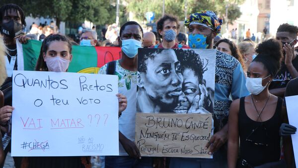 Manifestantes se reúnem em Lisboa em protesto pelo assassinato do ator guineense Bruno Candé - Sputnik Brasil