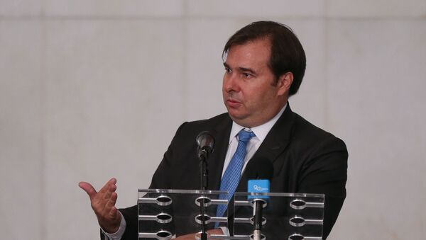 Presidente da Câmara dos Deputados, deputado Rodrigo Maia (DEM-RJ), durante coletiva de imprensa em esquema especial por conta do coronavírus  - Sputnik Brasil