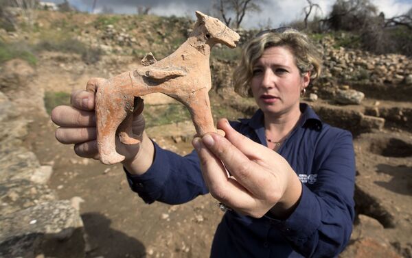 Ícones de argila encontrados em escavações arqueológicas em Tel Moza, perto de Jerusalém - Sputnik Brasil