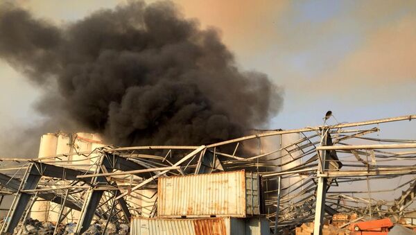 Fumaça decorrente da explosão que ocorreu nesta terça-feira (4) na cidade de Beirute, capital do Líbano. - Sputnik Brasil