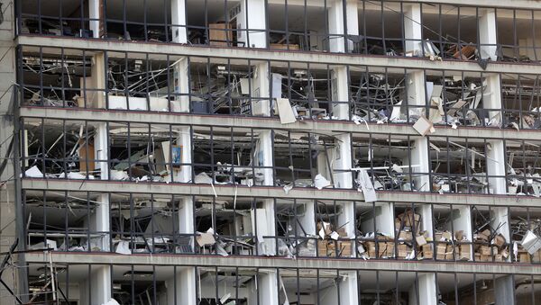 Fachada de prédio danificada na capital libanesa, Beirute, 5 de agosto de 2020 - Sputnik Brasil