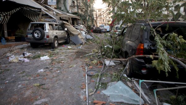Rua do bairro Mar Mikhael, na capital libanesa, Beirute, após fortes explosões atingirem a zona portuária da cidade - Sputnik Brasil