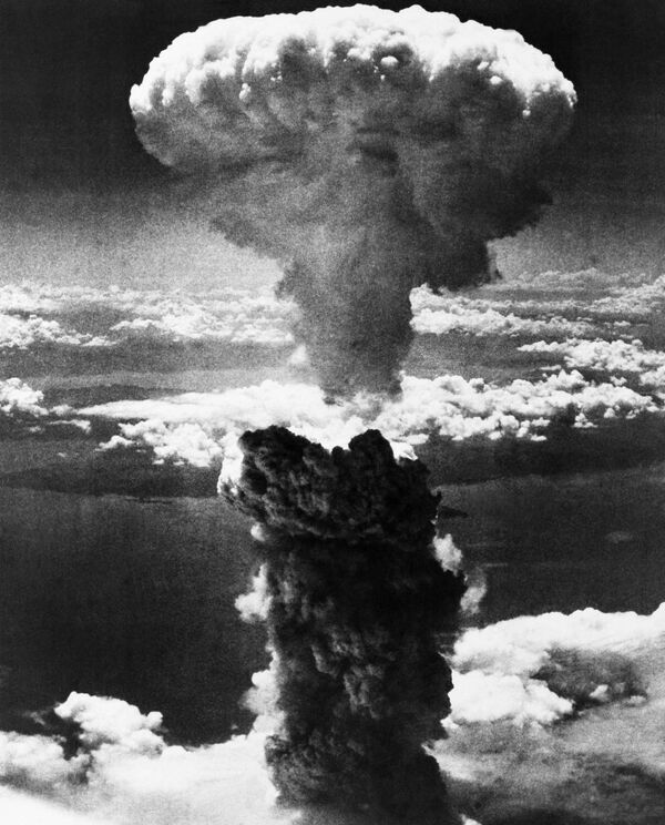 Imagem de nuvem atômica apoia bombardeio de Nagasaki pelos EUA em 9 de agosto de 1945 - Sputnik Brasil