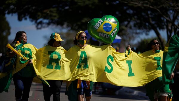 Bolsonaristas se reúnem para apoiar presidente Jair Bolsonaro em meio à pandemia, Brasília, 19 de julho de 2020 - Sputnik Brasil