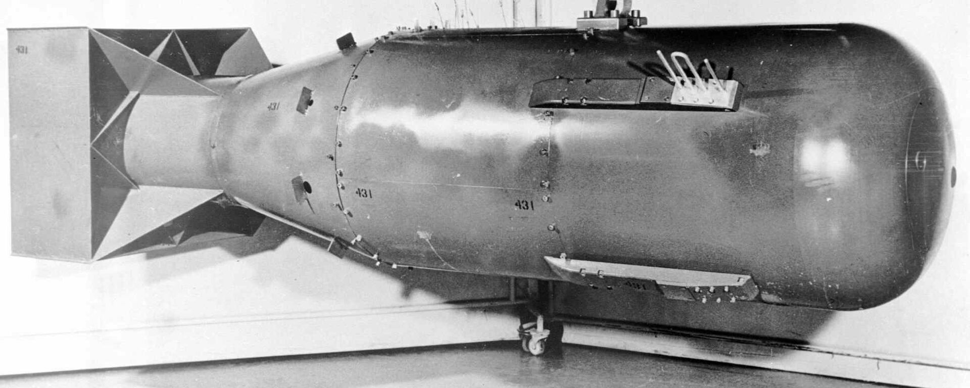Bomba atômica Little Boy, da mesma categoria da lançada sobre Hiroshima, em foto publicada pelo governo dos EUA na década de 60 - Sputnik Brasil, 1920, 09.08.2023