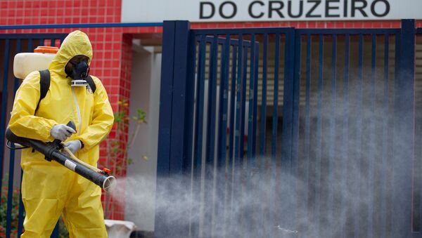 Coronavírus: higienização de escola no Distrito Federal, onde Justiça autorizou retorno das aulas - Sputnik Brasil