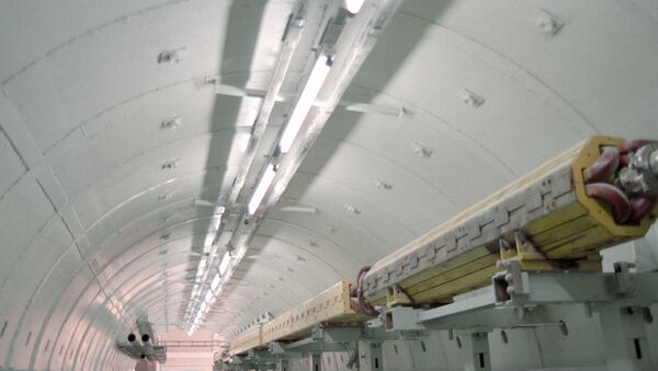 Modelo em tamanho real do túnel do acelerador para o projeto UNK, 1988 - Sputnik Brasil