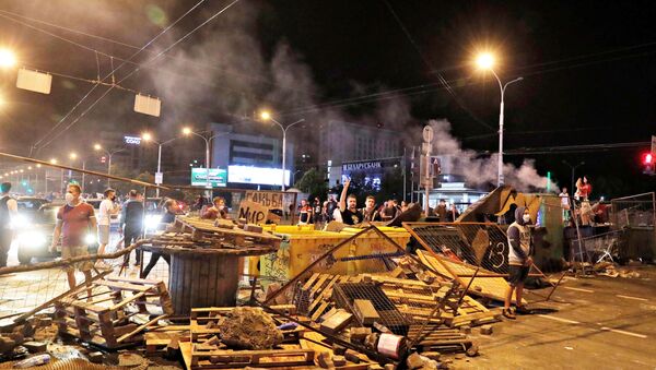 Barricadas nos protestos de Minsk - Sputnik Brasil