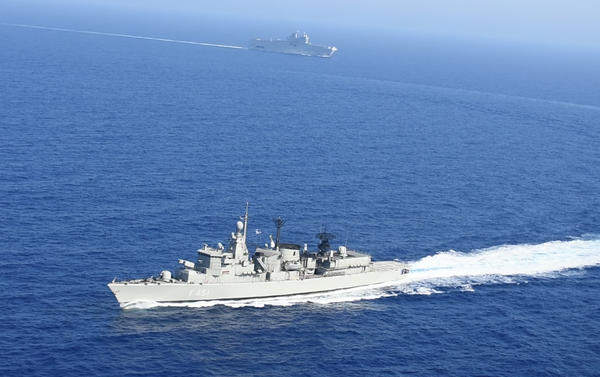 Exercícios conjuntos entre a Grécia e a França no mar Mediterrâneo em 13 de agosto de 2020 - Sputnik Brasil