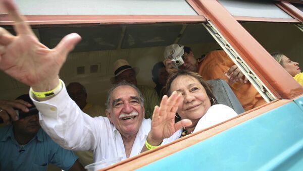O vencedor no Nobel Gabriel Garcia Marquez e sua esposa, Mercedes Barcha, em foto de 2007. - Sputnik Brasil