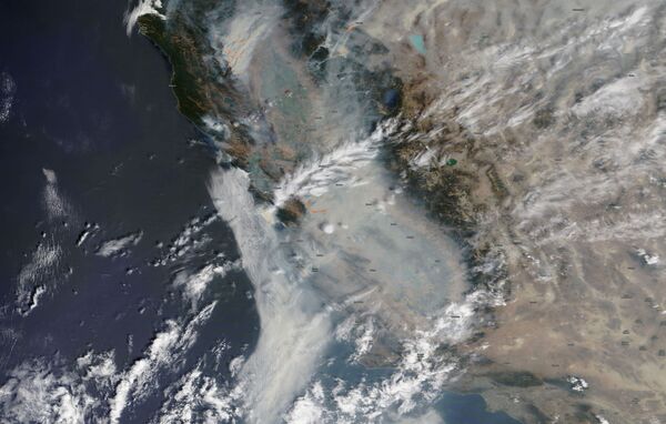 Imagens de satélite mostram incêndios florestais na Califórnia
 - Sputnik Brasil