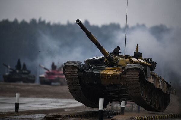 Tanque T-72 do Cazaquistão durante competição de tripulações de tanques no Biatlo de Tanques 2020, no polígono de Alabino, na região de Moscou - Sputnik Brasil