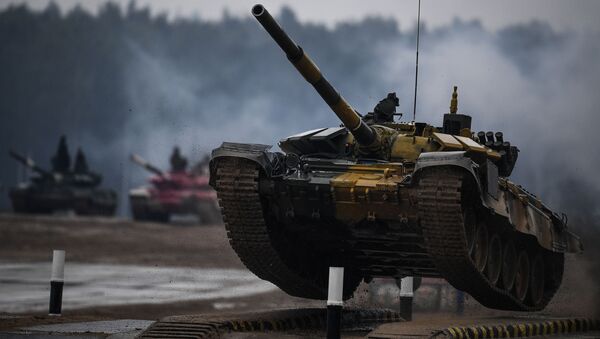 Tanque T-72 do Cazaquistão durante competição de tripulações de tanques no Biatlo de Tanques 2020, no polígono de Alabino, na região de Moscou - Sputnik Brasil