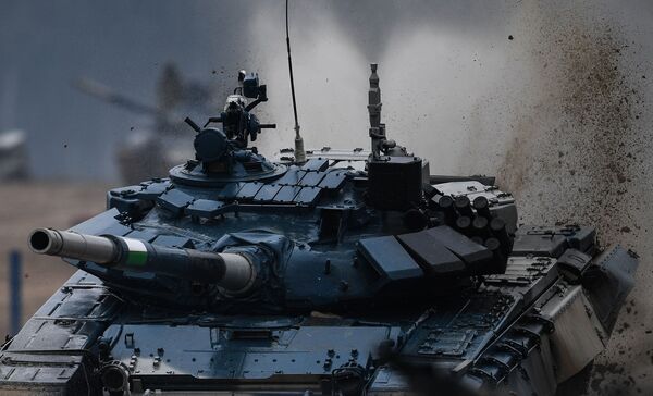 Tanque T-72 da equipe do Uzbequistão durante os Jogos Internacionais do Exército 2020 - Sputnik Brasil