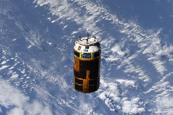 Espaçonave de carga japonesa da série HTV-9 se desacoplando da Estação Espacial Internacional - Sputnik Brasil