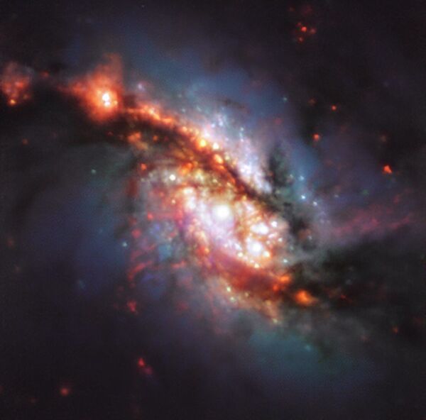 Galáxia espiral NGC 1365, filmada pelo telescópio VLT no Chile - Sputnik Brasil