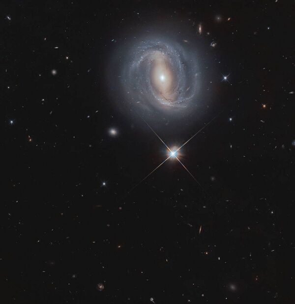 Galáxia espiral NGC 4907 (SBb) na constelação de Coma Berenices - Sputnik Brasil