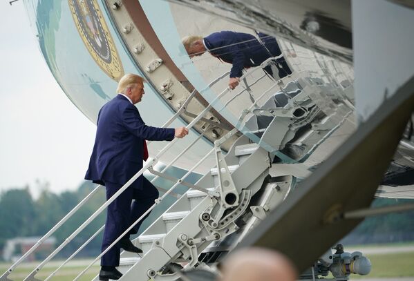 Presidente dos EUA Donald Trump embarca no Air Force One no Aeroporto Internacional de Wilmington, Carolina do Norte - Sputnik Brasil