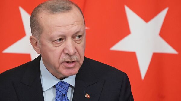 O presidente da Turquia, Tayyip Erdogan, em coletiva de imprensa em Moscou. - Sputnik Brasil