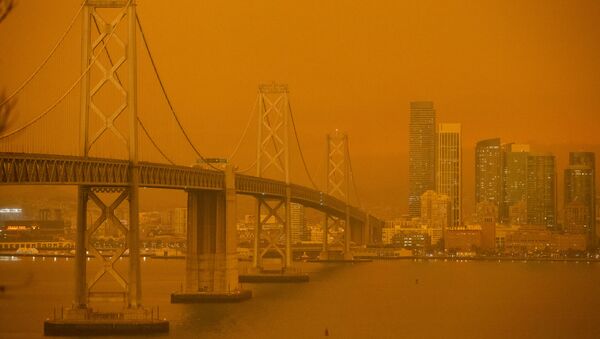 Cidade californiana de São Francisco tomada por fumaça, em meio aos incêndios florestais nos EUA, 9 de setembro de 2020 - Sputnik Brasil