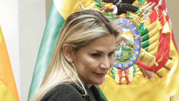 Presidenta autoproclamada da Bolívia, Jeanine Áñez - Sputnik Brasil