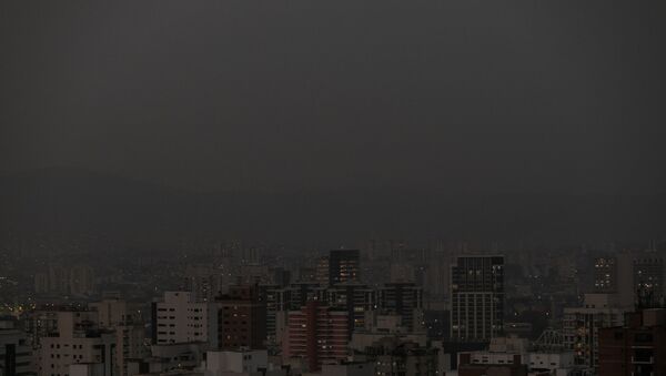 Fumaça no final de tarde em São Paulo, nesta sexta-feira (18) - Sputnik Brasil