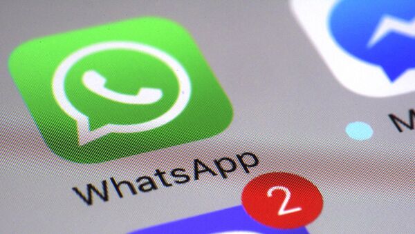 Aplicativo de mensagens WhatsApp em tela de celular - Sputnik Brasil