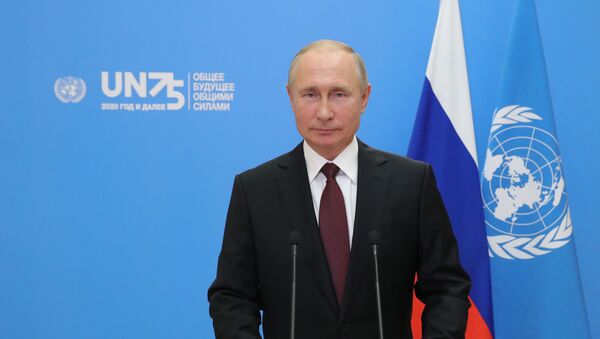 De Moscou, o presidente da Rússia, Vladimir Putin, fala em vídeo durante a 75ª sessão da Assembleia Geral da Organização das Nações Unidas (ONU), em meio à pandemia da COVID-19, em 22 de setembro de 2020. - Sputnik Brasil