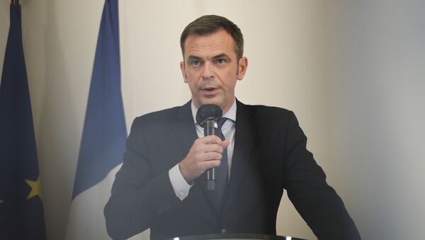 Olivier Véran, ministro da Saúde da França, durante declarações à imprensa em Paris, em 17 de setembro de 2020 - Sputnik Brasil