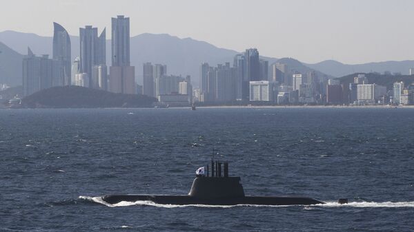 Submarino Ahn Jung Geun próximo ao porto de Busan, na Coreia do Sul - Sputnik Brasil