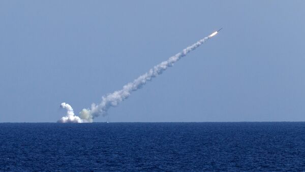 Submarinos russos lançando mísseis contra alvos terroristas na Síria (foto de arquivo) - Sputnik Brasil