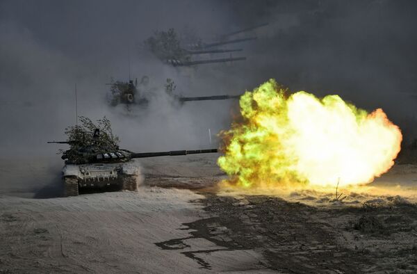 Tanques T-72 durante exercício militar Cáucaso 2020 em polígono no sul da Rússia
 - Sputnik Brasil